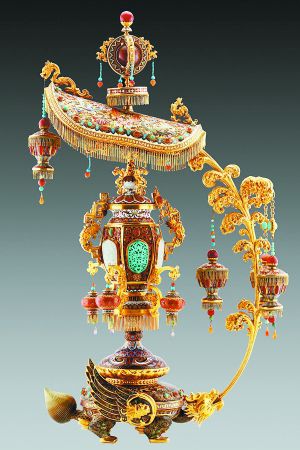 張同祿作品《華冠萬年燈》